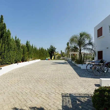 Chara Sensory Luxury With Heated Pool & Gym, By Thinkvilla Pánormos